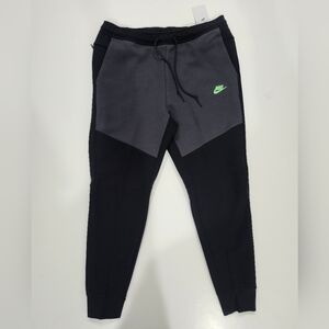 Nike Sportswear Tech Fleece Jogger Pants HV0959-015 Blk/Grey/Green Men’s Size XL